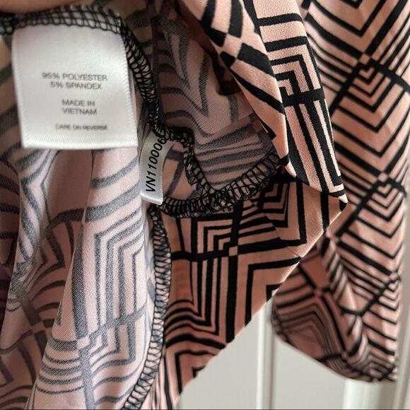 2/$16 New York & Company Pink Print V Neck Faux Wrap Blouse; SZ S; NWOT - Picture 5 of 7